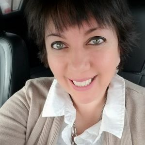 Meet your Posher, Monique